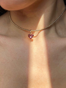 Чокер из золотого гематита с бордовым сердцем 5671