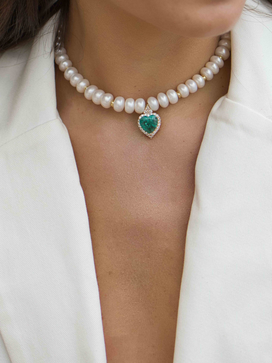 Перлинне кольє зі смарагдовим серцем 5540