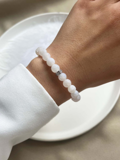 Bracelet made of white agate with cubic zirconia 4589