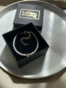 Armband aus natürlichen Perlen mit Herz 5177