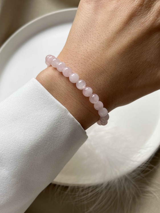 Armband aus kleinen Perlen aus rosafarbenem Quarz 5179