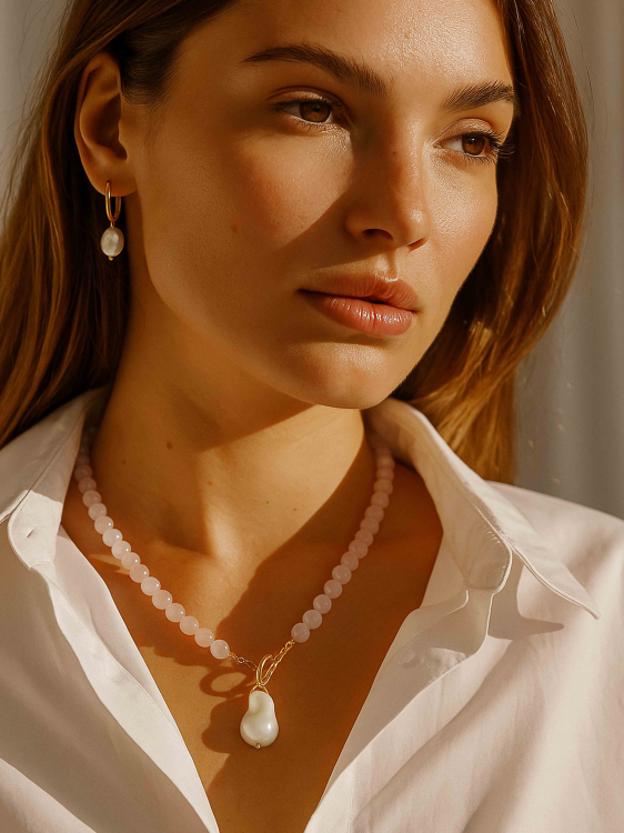 Halskette mit rosafarbenem Quarz und Perle 5326