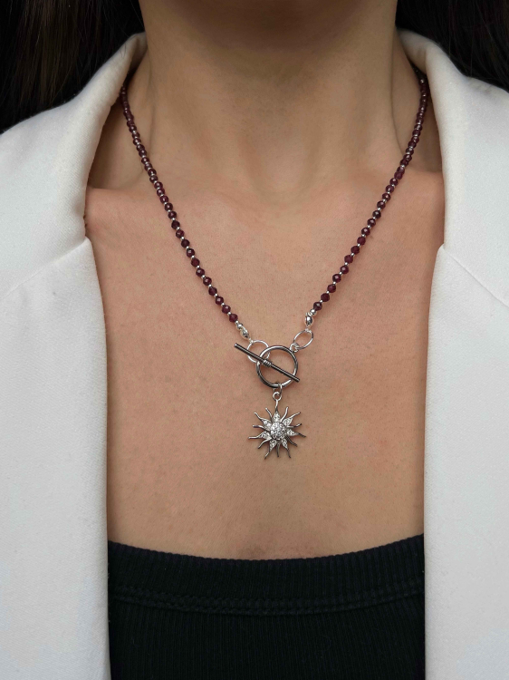 Колье из граната с солнцем в серебре 5652